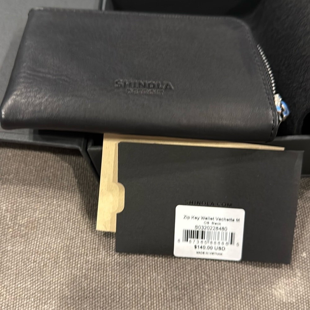 Shinola zip key wallet **Brand New**